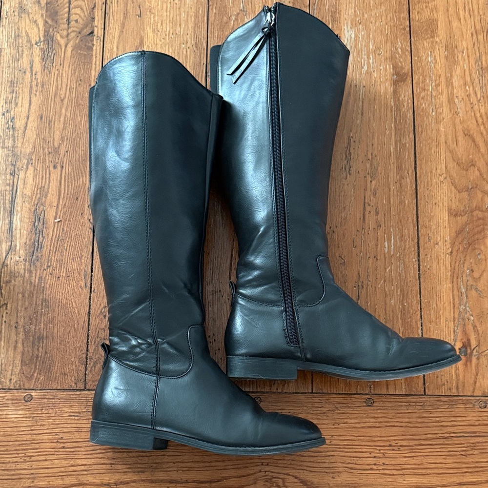 Black Knee-High Leather Boots - Picture 2 of 3